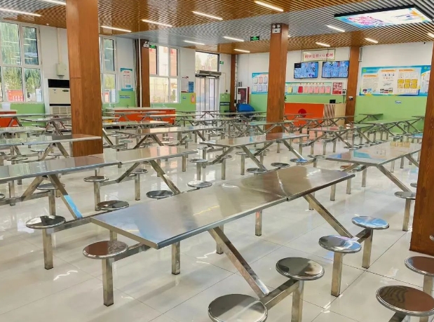 石家庄冀中医学中等专业学校食堂怎么样？