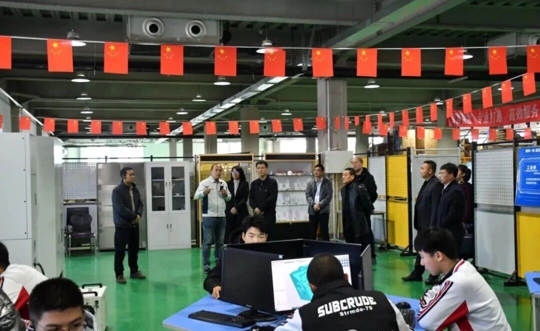 技能大赛是检验自己、展现自己的机会，对于想升学的学生来说，也是给自己争取免试升入大学的机会!